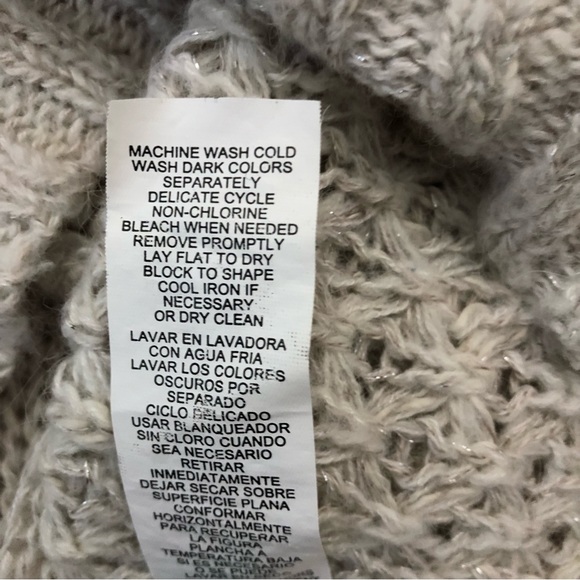 Beautiful light weight knit oatmeal color sweater different pattern knitted - Picture 7 of 7